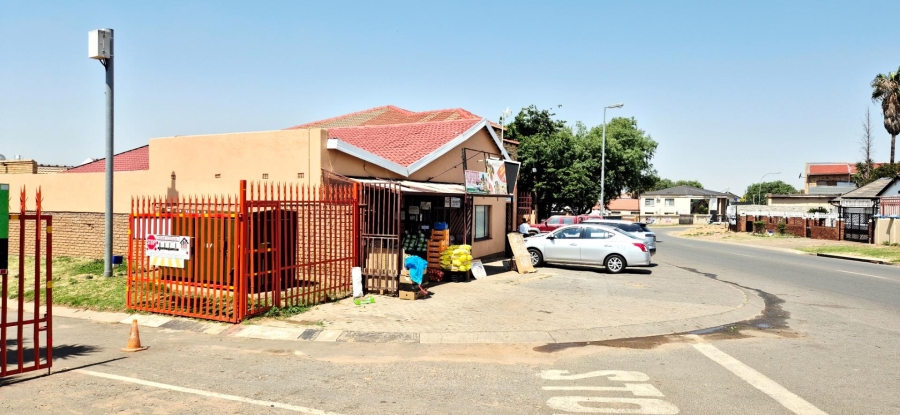 4 Bedroom Property for Sale in Lenasia South Gauteng