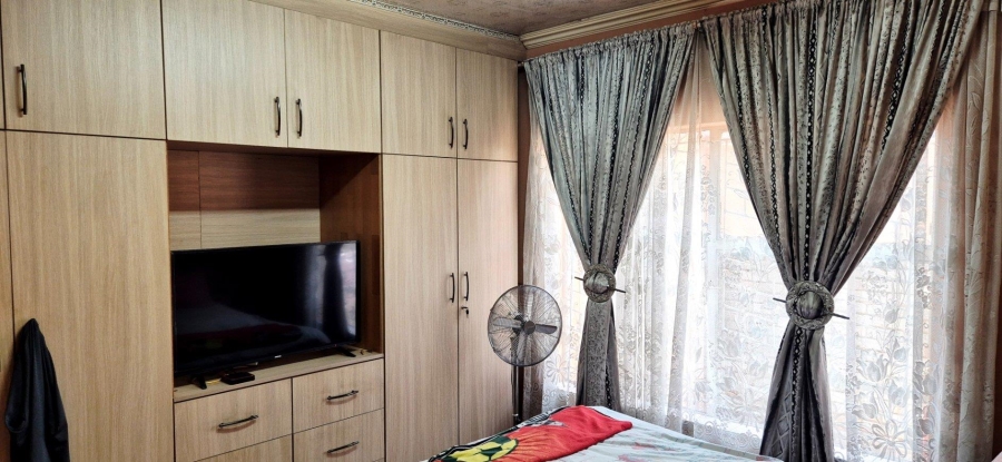 4 Bedroom Property for Sale in Lenasia South Gauteng
