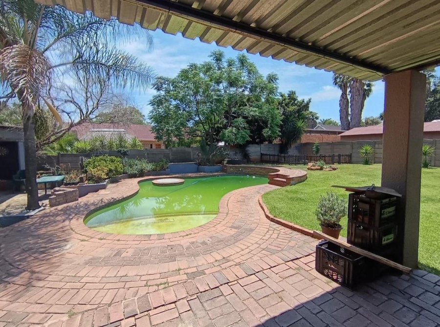 3 Bedroom Property for Sale in Brackendowns Gauteng