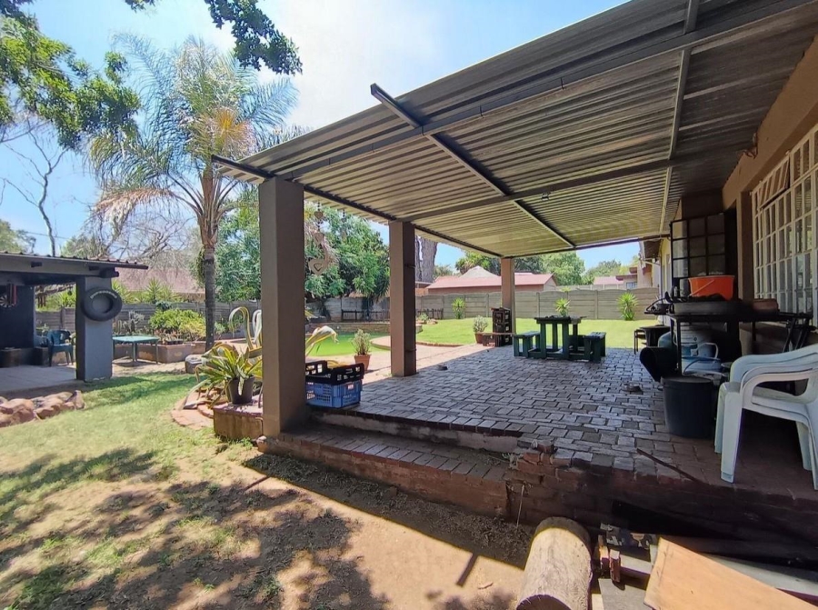 3 Bedroom Property for Sale in Brackendowns Gauteng