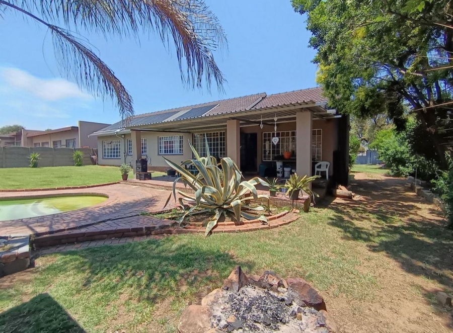 3 Bedroom Property for Sale in Brackendowns Gauteng