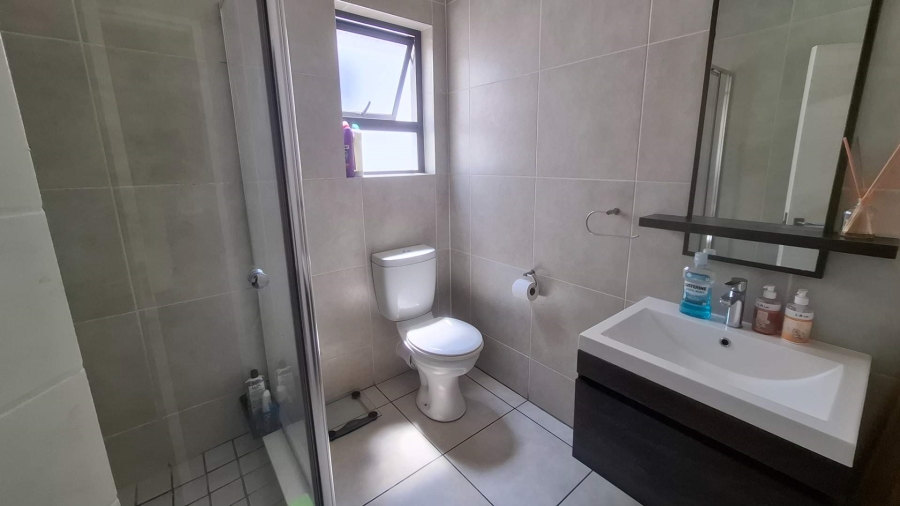 1 Bedroom Property for Sale in Oakdene Gauteng