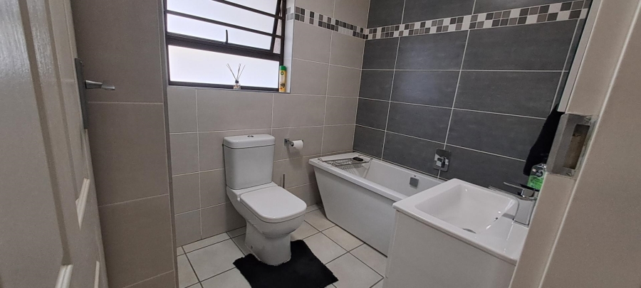 3 Bedroom Property for Sale in Brackenhurst Gauteng