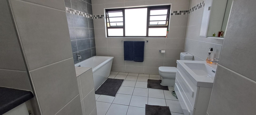 3 Bedroom Property for Sale in Brackenhurst Gauteng