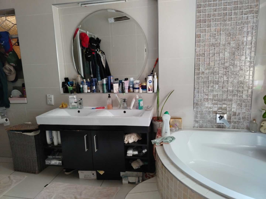 4 Bedroom Property for Sale in Wychwood Gauteng