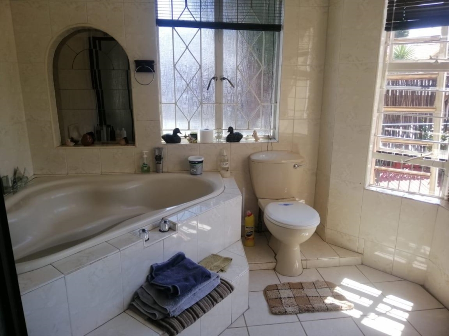 6 Bedroom Property for Sale in Suideroord Gauteng