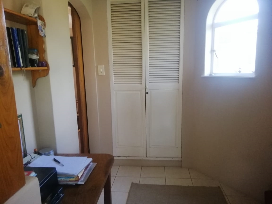 6 Bedroom Property for Sale in Suideroord Gauteng
