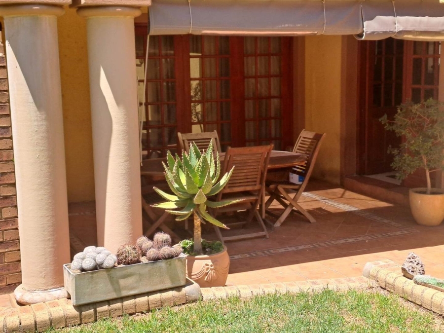 4 Bedroom Property for Sale in Linmeyer Gauteng