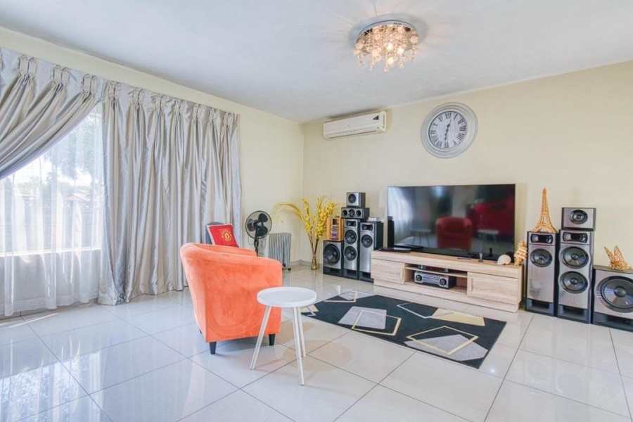 5 Bedroom Property for Sale in Elandspark Gauteng
