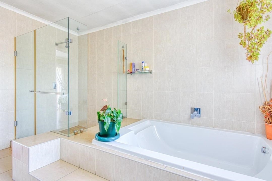 5 Bedroom Property for Sale in Elandspark Gauteng
