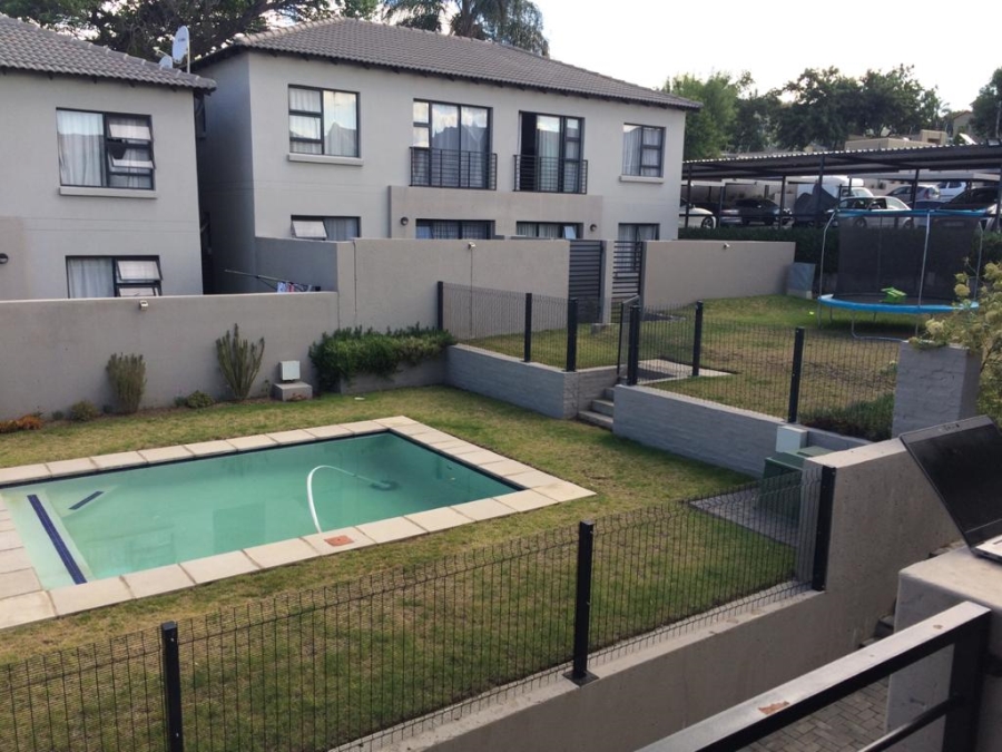 To Let 2 Bedroom Property for Rent in Ferndale Gauteng