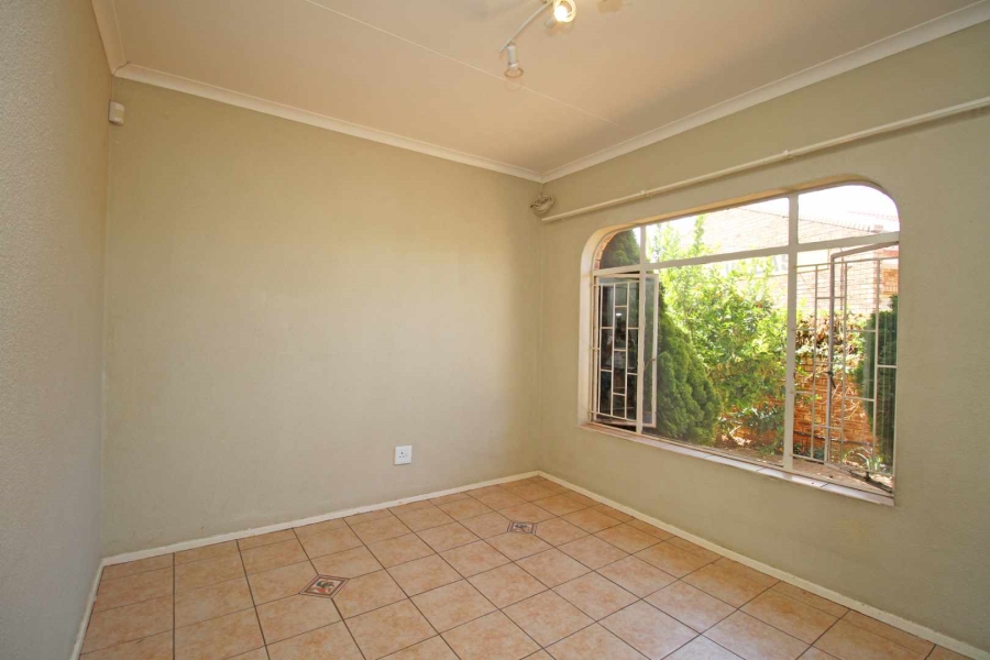 2 Bedroom Property for Sale in Greenhills Gauteng