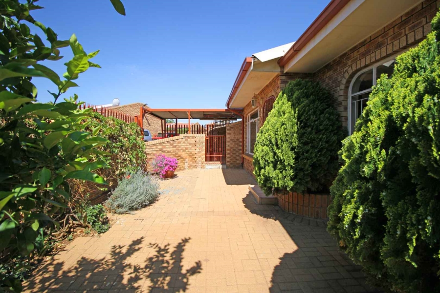 2 Bedroom Property for Sale in Greenhills Gauteng