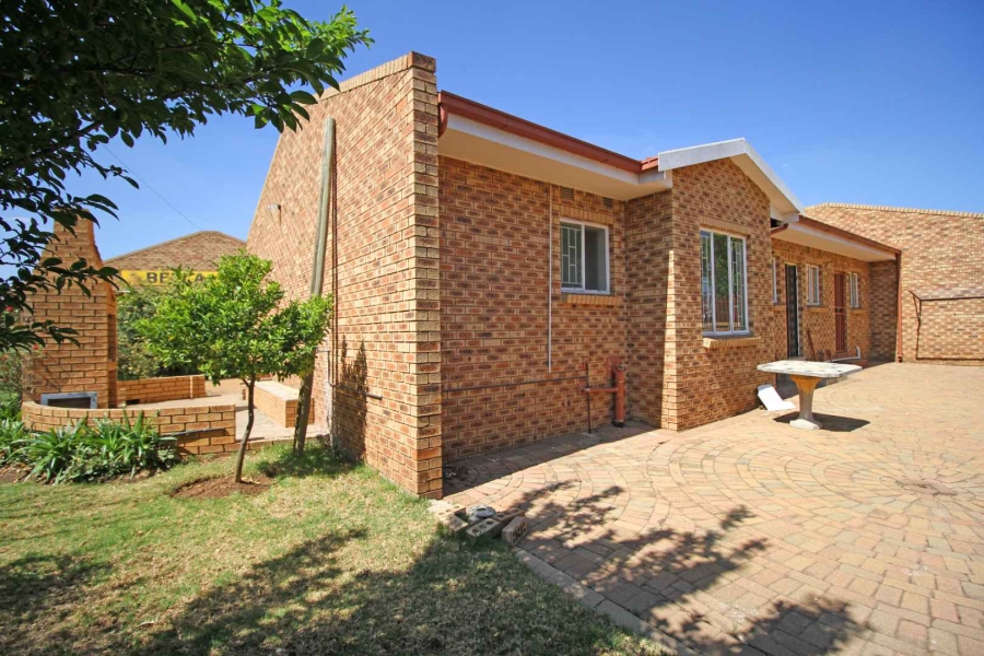 2 Bedroom Property for Sale in Greenhills Gauteng