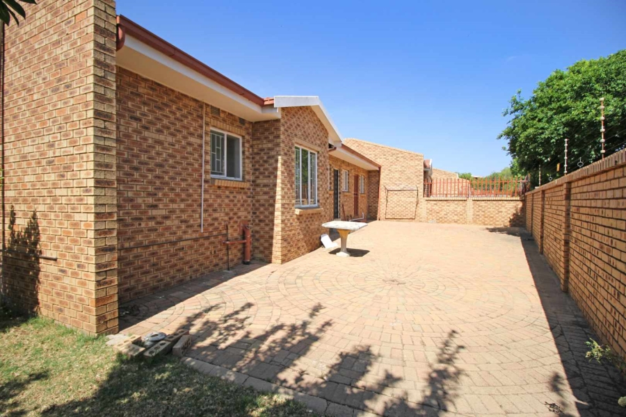 2 Bedroom Property for Sale in Greenhills Gauteng