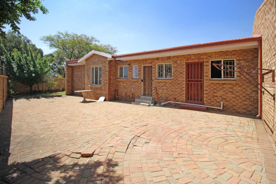 2 Bedroom Property for Sale in Greenhills Gauteng