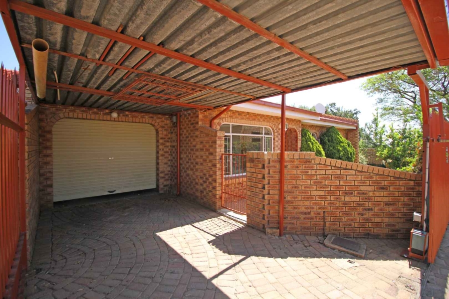 2 Bedroom Property for Sale in Greenhills Gauteng