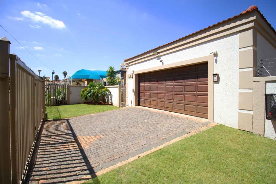 3 Bedroom Property for Sale in Greenhills Gauteng