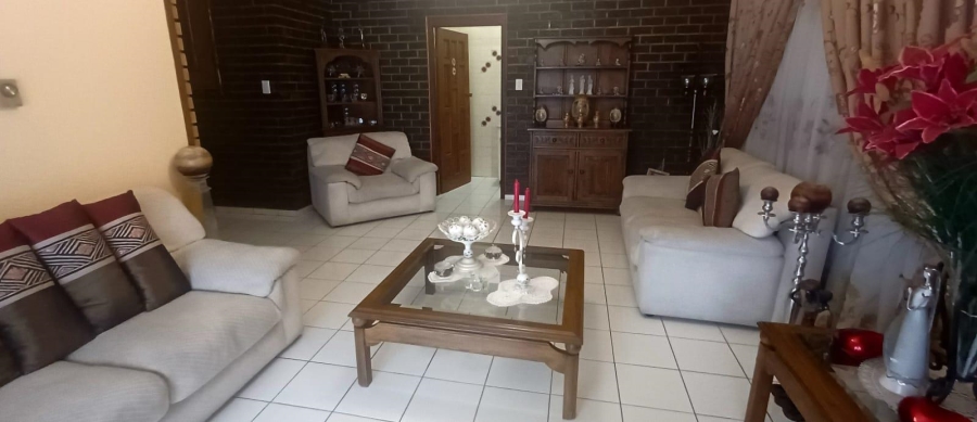 5 Bedroom Property for Sale in Winchester Hills Gauteng
