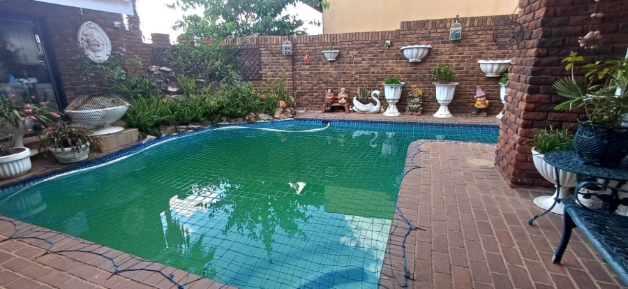 5 Bedroom Property for Sale in Winchester Hills Gauteng