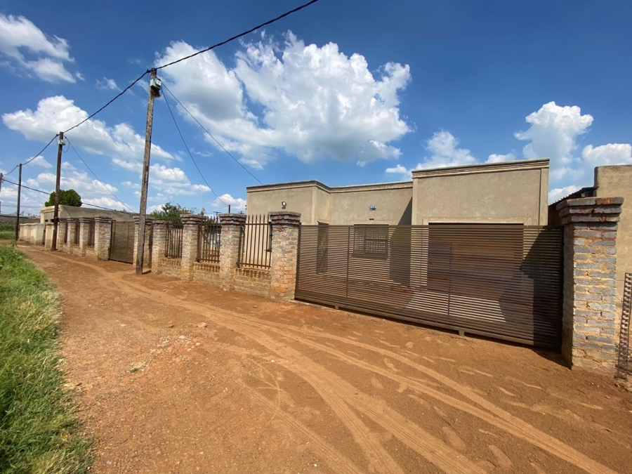 2 Bedroom Property for Sale in Zonkezizwe Gauteng