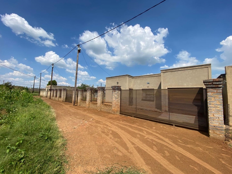 2 Bedroom Property for Sale in Zonkezizwe Gauteng