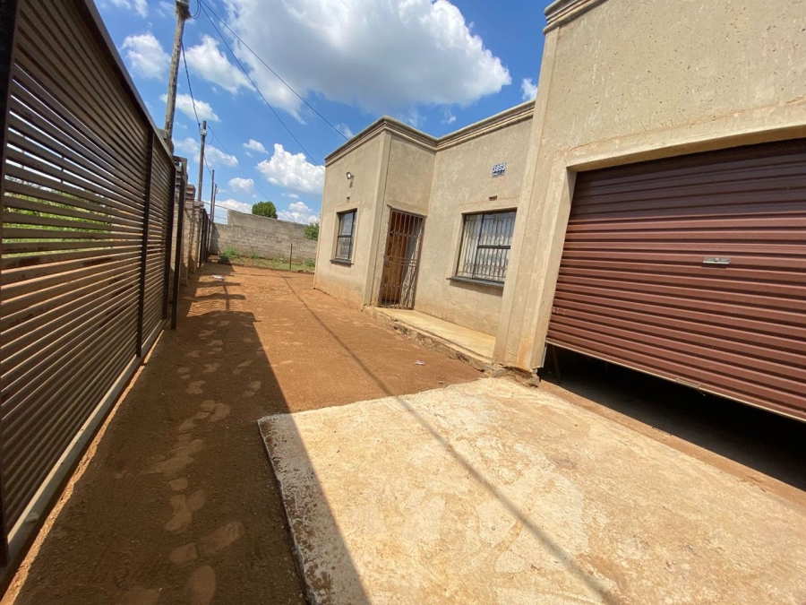 2 Bedroom Property for Sale in Zonkezizwe Gauteng
