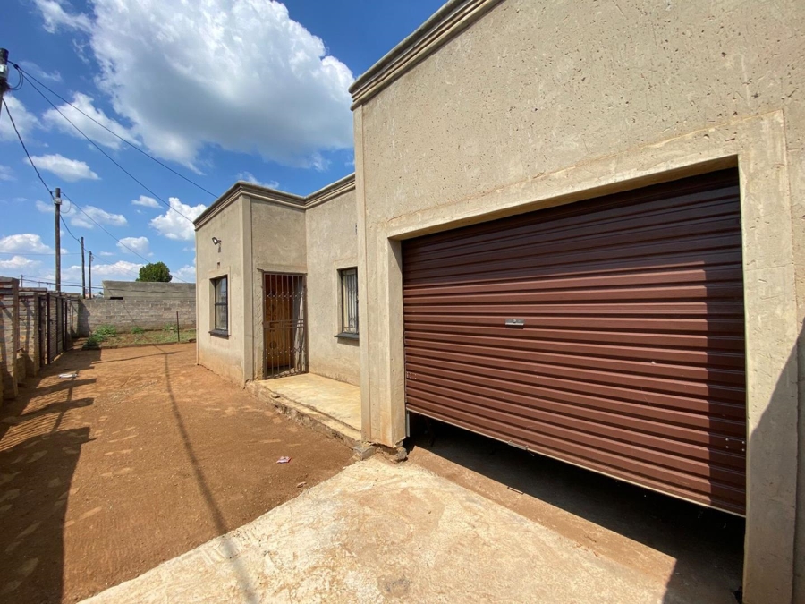 2 Bedroom Property for Sale in Zonkezizwe Gauteng