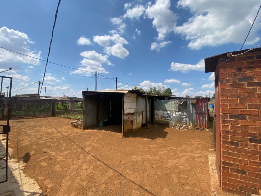 2 Bedroom Property for Sale in Zonkezizwe Gauteng