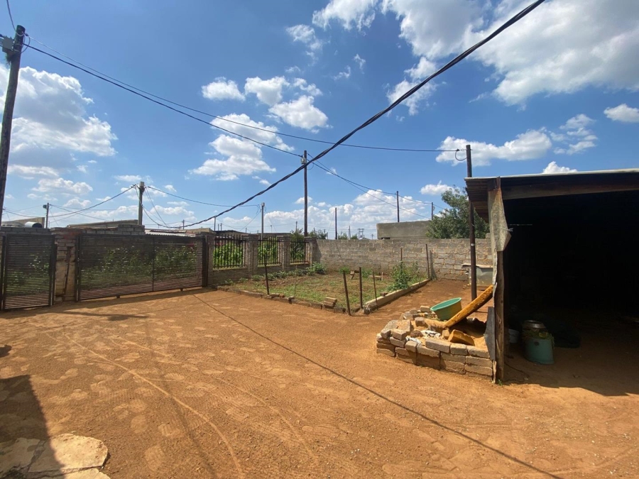 2 Bedroom Property for Sale in Zonkezizwe Gauteng