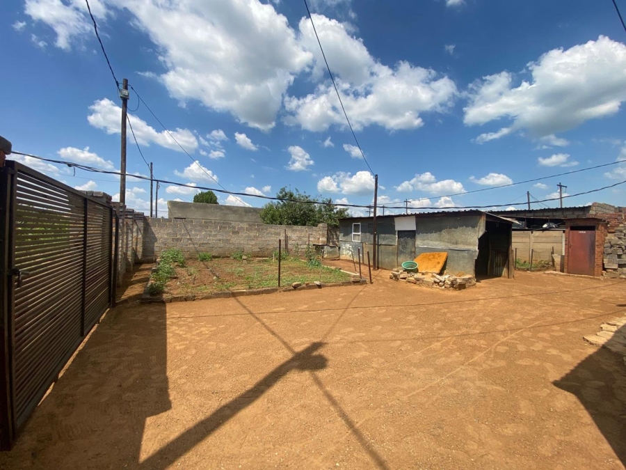 2 Bedroom Property for Sale in Zonkezizwe Gauteng