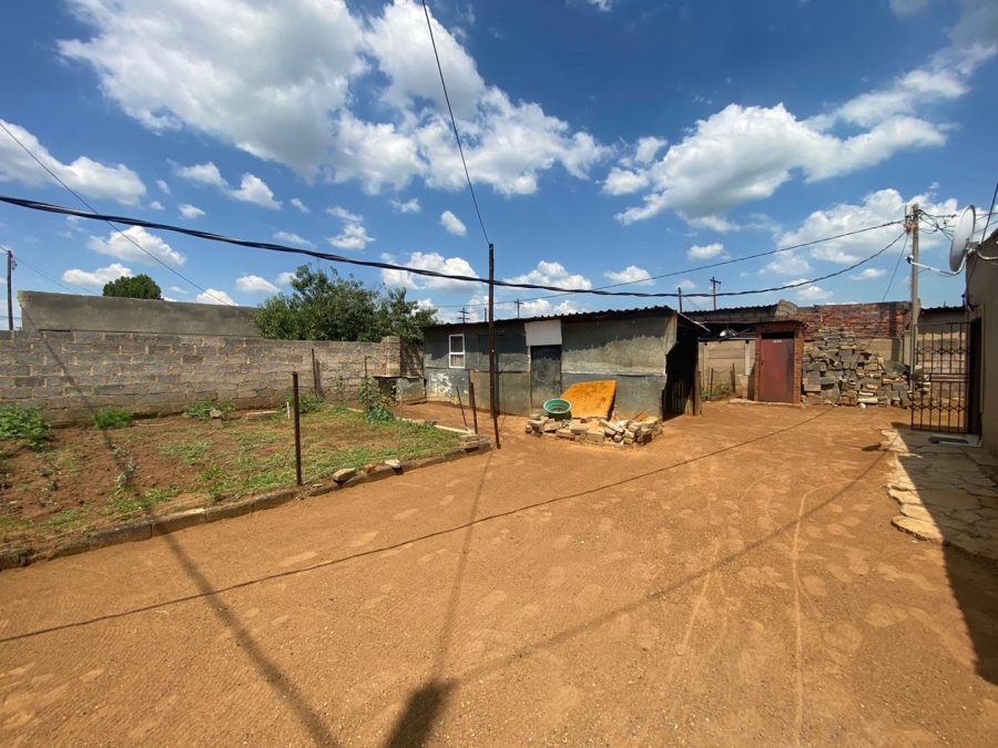 2 Bedroom Property for Sale in Zonkezizwe Gauteng