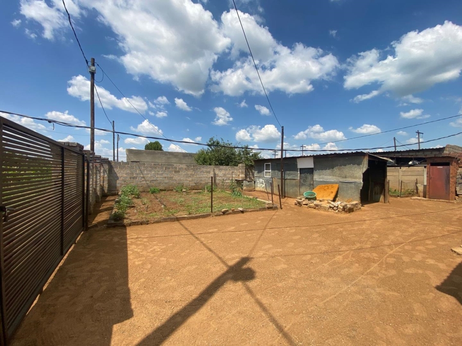 2 Bedroom Property for Sale in Zonkezizwe Gauteng
