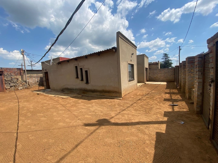 2 Bedroom Property for Sale in Zonkezizwe Gauteng