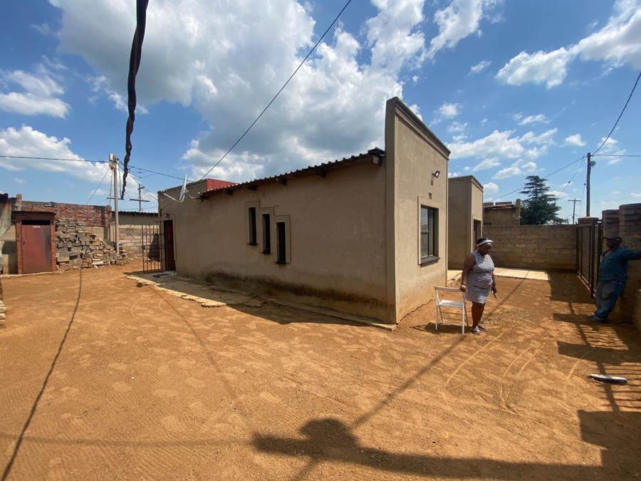 2 Bedroom Property for Sale in Zonkezizwe Gauteng
