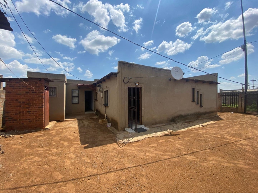 2 Bedroom Property for Sale in Zonkezizwe Gauteng