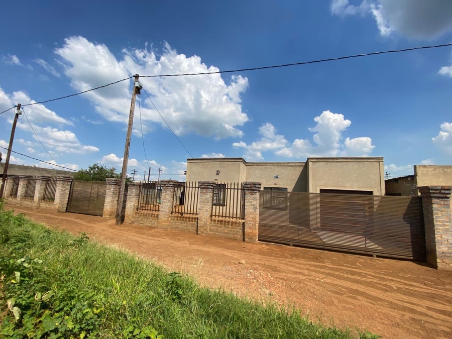 2 Bedroom Property for Sale in Zonkezizwe Gauteng