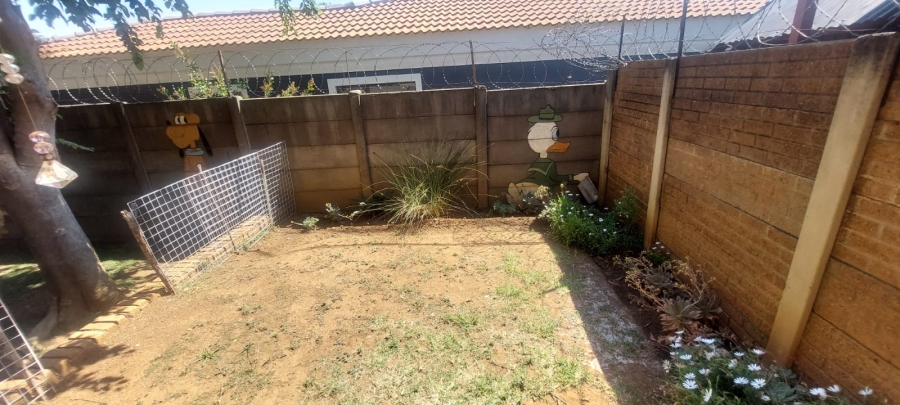 To Let 3 Bedroom Property for Rent in Mayberry Park Gauteng