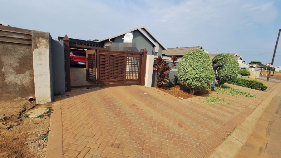 3 Bedroom Property for Sale in Rosslyn Gauteng