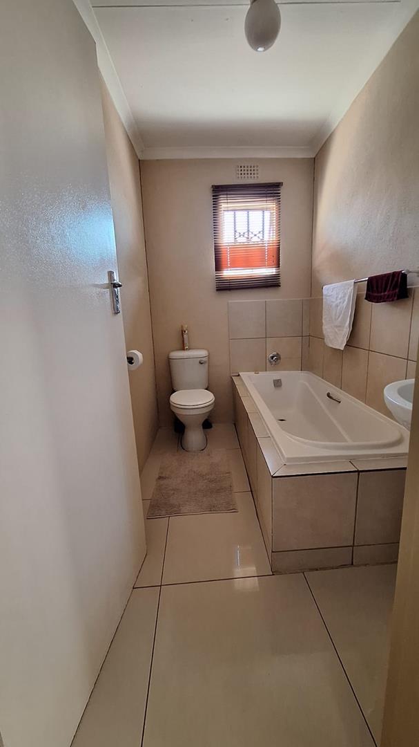 3 Bedroom Property for Sale in Rosslyn Gauteng
