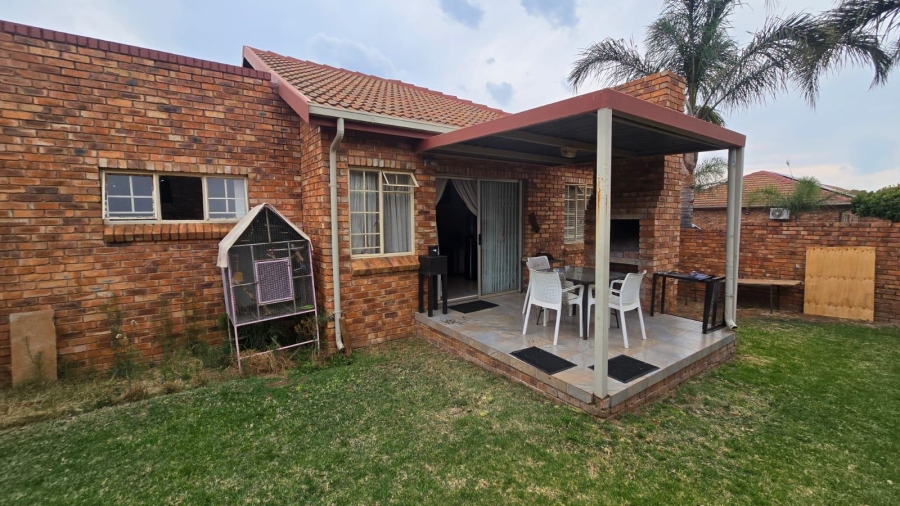 To Let 2 Bedroom Property for Rent in Amberfield Ridge Gauteng