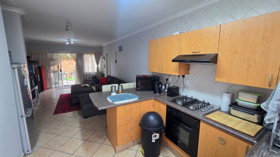 To Let 2 Bedroom Property for Rent in Amberfield Ridge Gauteng