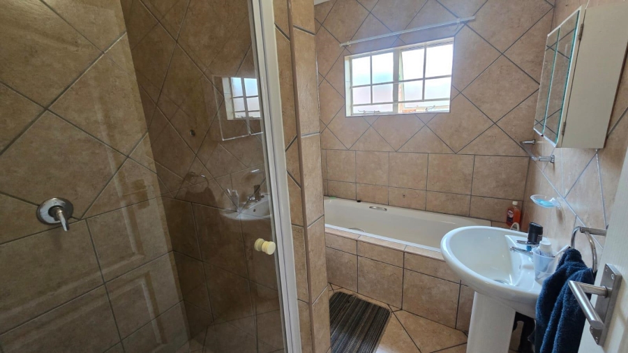 To Let 2 Bedroom Property for Rent in Amberfield Ridge Gauteng