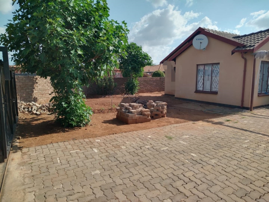 3 Bedroom Property for Sale in Nkwe Estate Gauteng