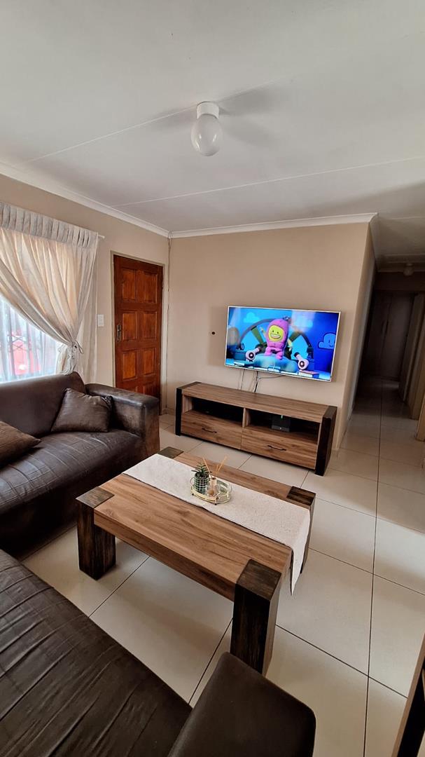 3 Bedroom Property for Sale in Rosslyn Gauteng