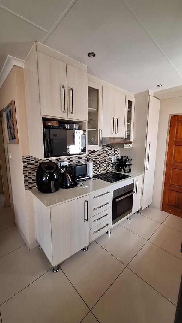 3 Bedroom Property for Sale in Rosslyn Gauteng