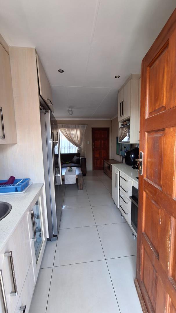 3 Bedroom Property for Sale in Rosslyn Gauteng