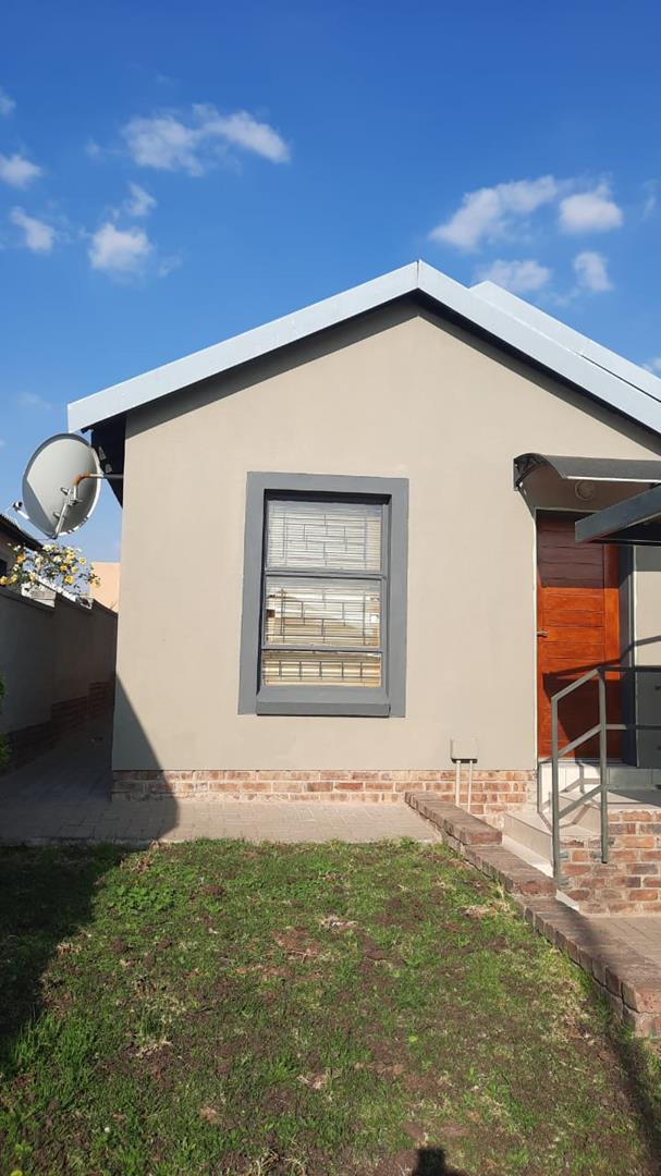 3 Bedroom Property for Sale in Kosmosdal Gauteng