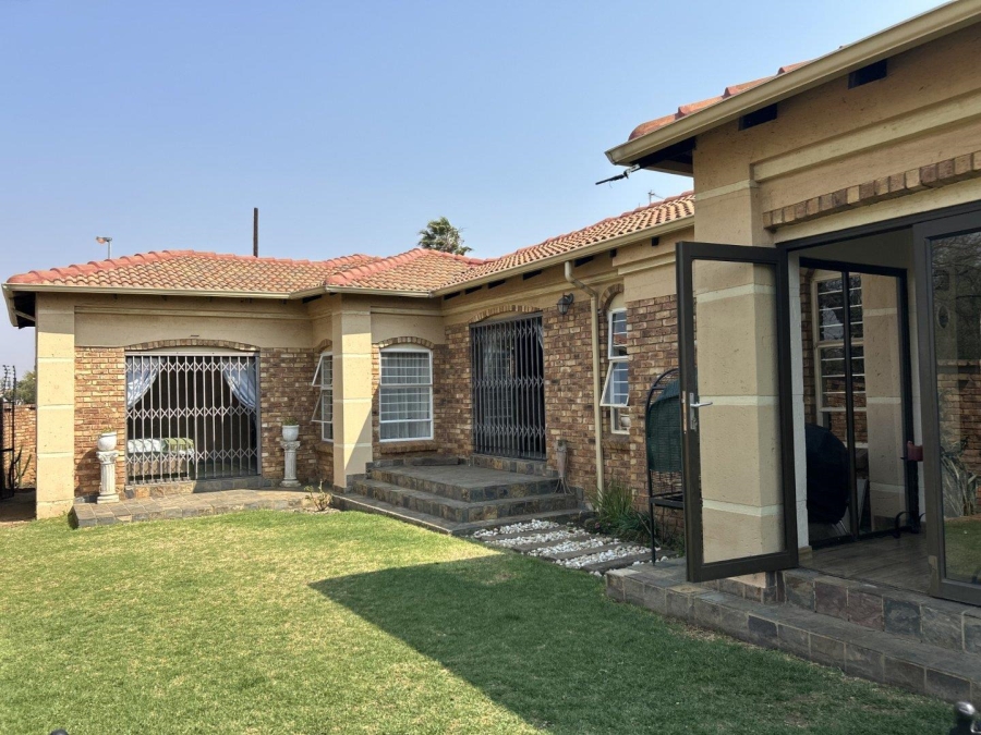 To Let 3 Bedroom Property for Rent in Ravenswood Gauteng
