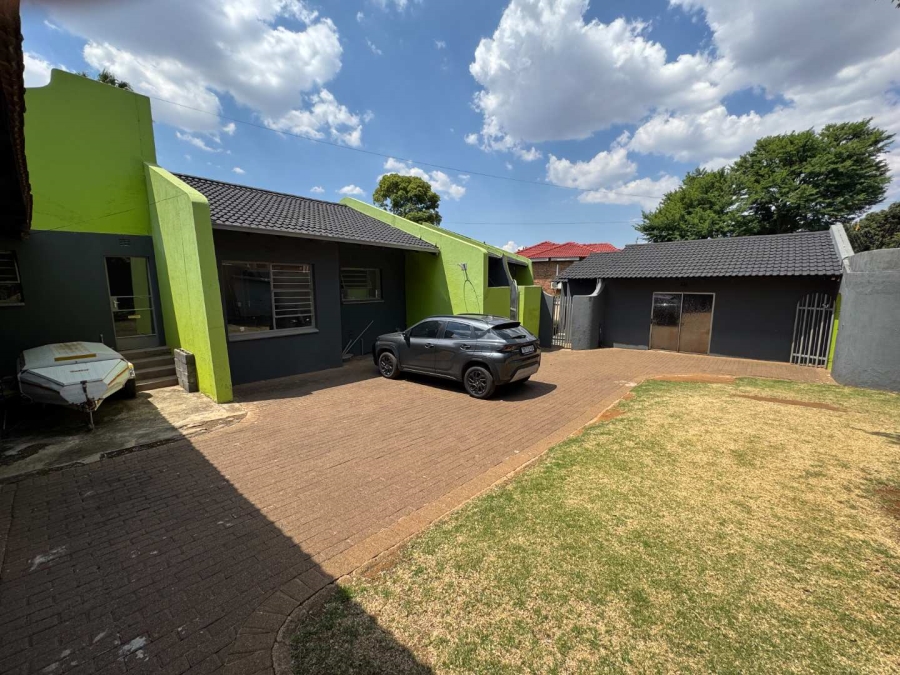 4 Bedroom Property for Sale in Glenvista Gauteng